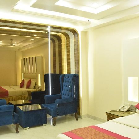 Отель Aman Continental - 2Mins From Railway Station And 5 Mins From Metro Нью-Дели Экстерьер фото