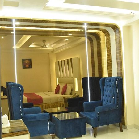 Отель Aman Continental - 2Mins From Railway Station And 5 Mins From Metro Нью-Дели Экстерьер фото
