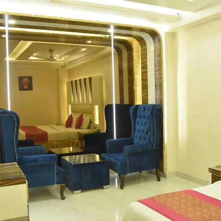 Отель Aman Continental - 2Mins From Railway Station And 5 Mins From Metro Нью-Дели Экстерьер фото