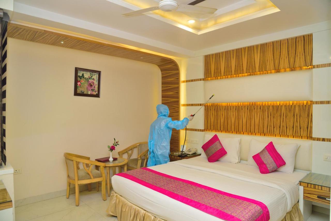 Отель Aman Continental - 2Mins From Railway Station And 5 Mins From Metro Нью-Дели Экстерьер фото