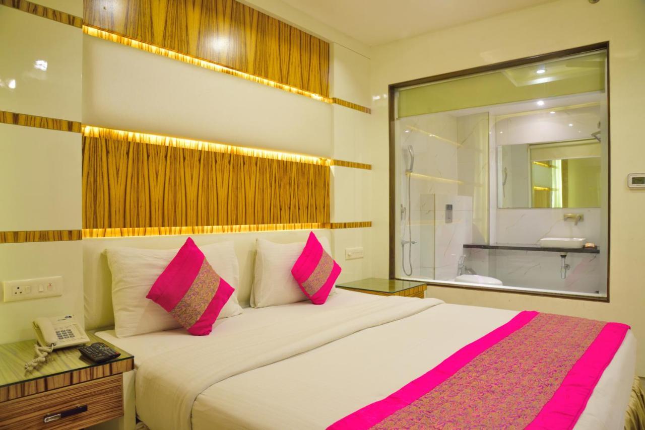Отель Aman Continental - 2Mins From Railway Station And 5 Mins From Metro Нью-Дели Экстерьер фото