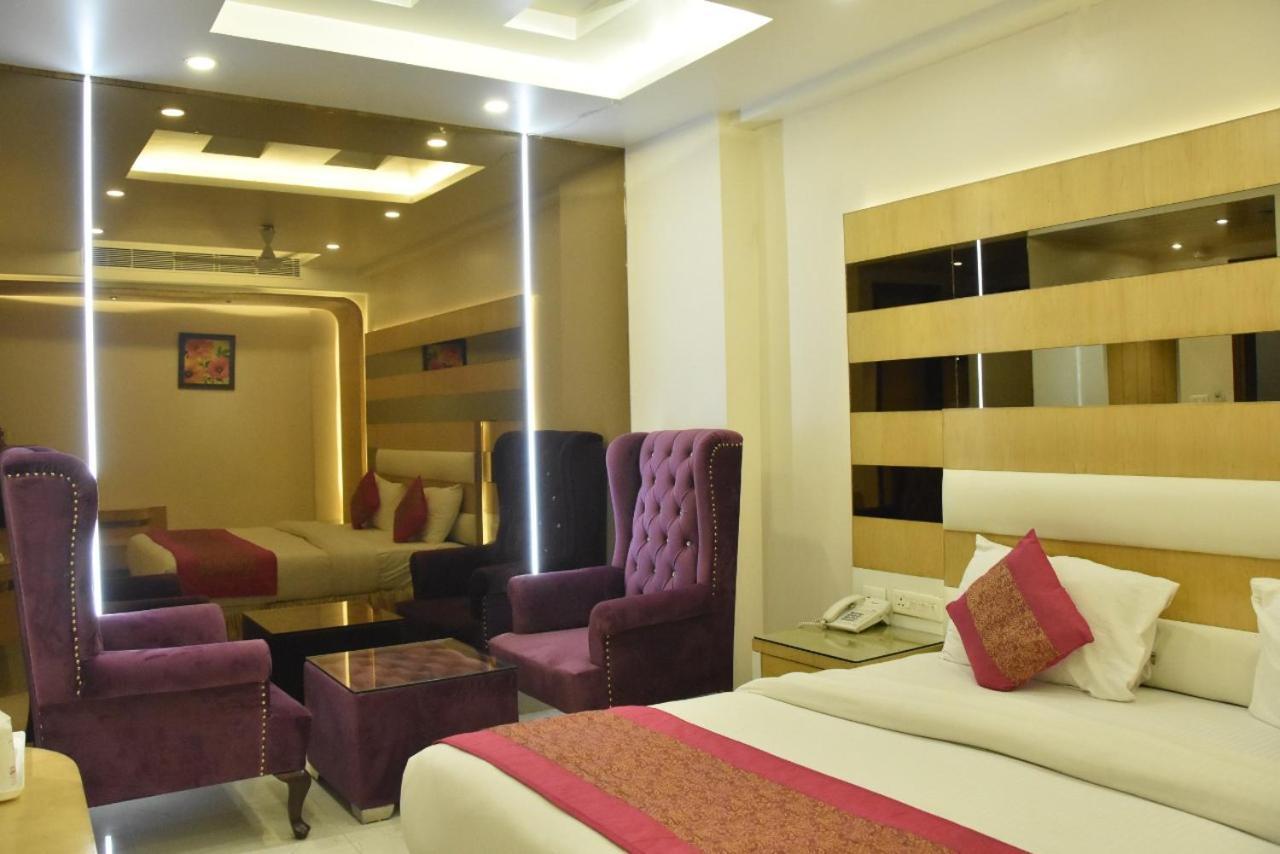 Отель Aman Continental - 2Mins From Railway Station And 5 Mins From Metro Нью-Дели Экстерьер фото