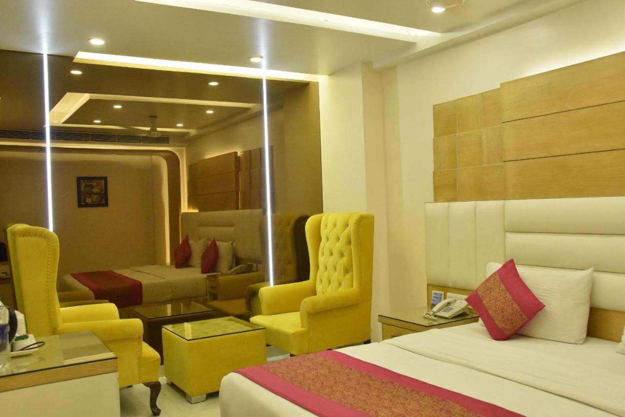 Отель Aman Continental - 2Mins From Railway Station And 5 Mins From Metro Нью-Дели Экстерьер фото