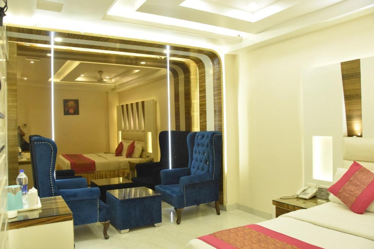 Отель Aman Continental - 2Mins From Railway Station And 5 Mins From Metro Нью-Дели Экстерьер фото