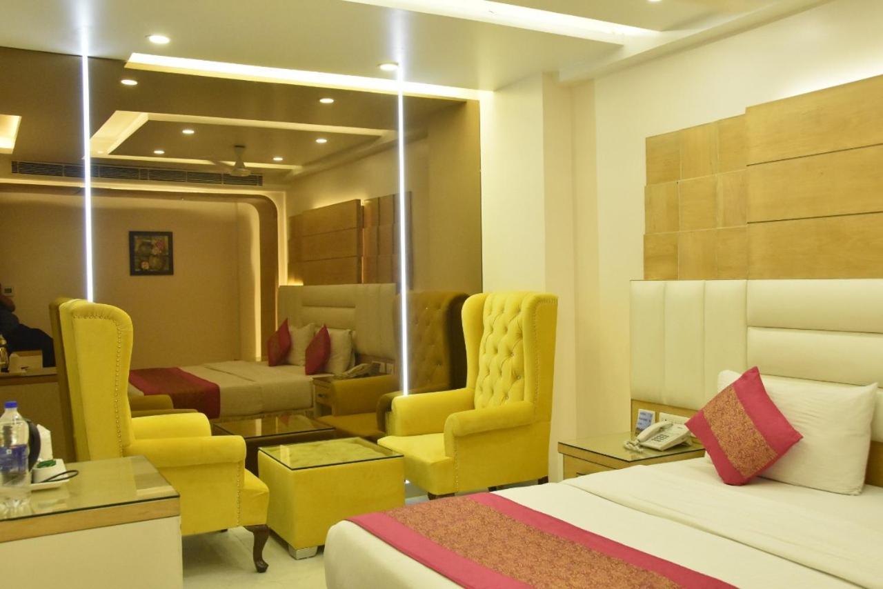 Отель Aman Continental - 2Mins From Railway Station And 5 Mins From Metro Нью-Дели Экстерьер фото