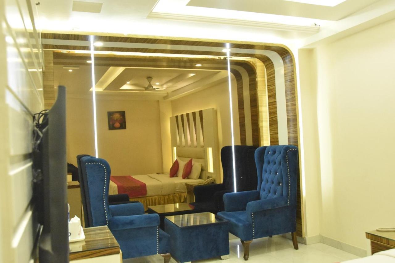 Отель Aman Continental - 2Mins From Railway Station And 5 Mins From Metro Нью-Дели Экстерьер фото