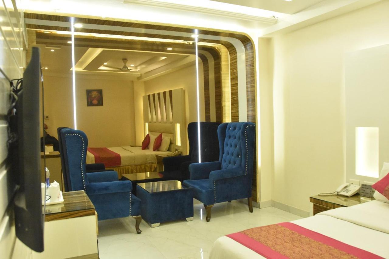 Отель Aman Continental - 2Mins From Railway Station And 5 Mins From Metro Нью-Дели Экстерьер фото