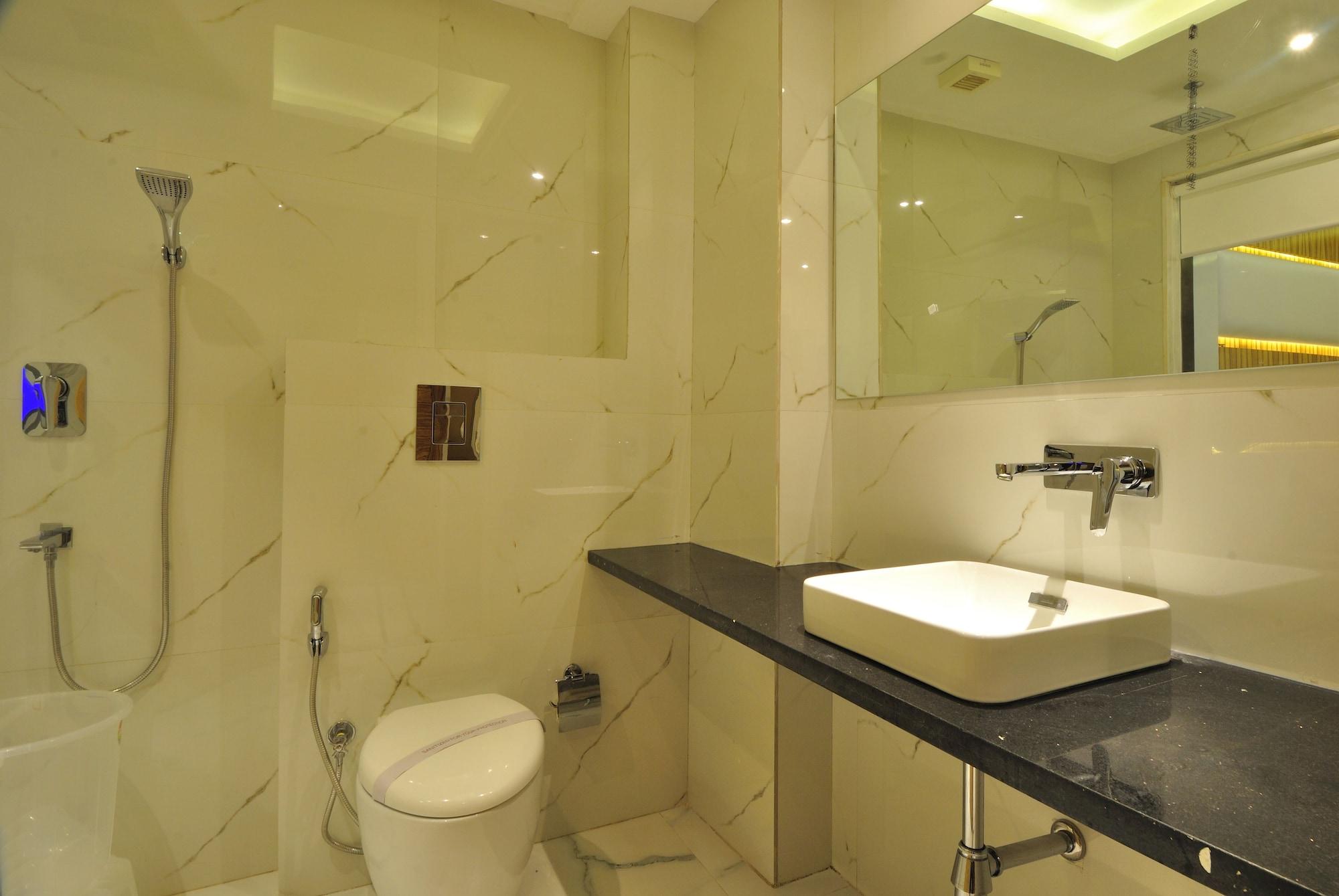 Отель Aman Continental - 2Mins From Railway Station And 5 Mins From Metro Нью-Дели Экстерьер фото
