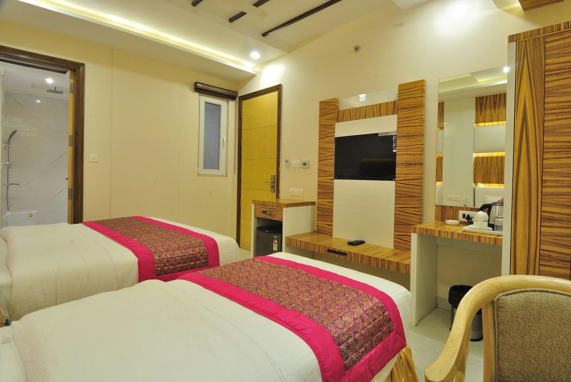 Отель Aman Continental - 2Mins From Railway Station And 5 Mins From Metro Нью-Дели Экстерьер фото