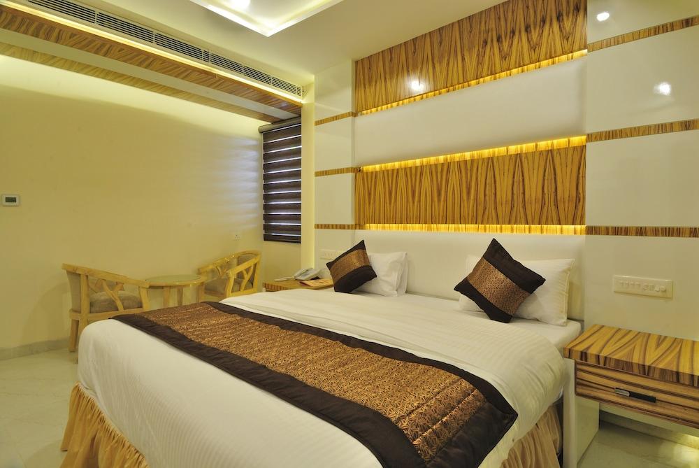 Отель Aman Continental - 2Mins From Railway Station And 5 Mins From Metro Нью-Дели Экстерьер фото
