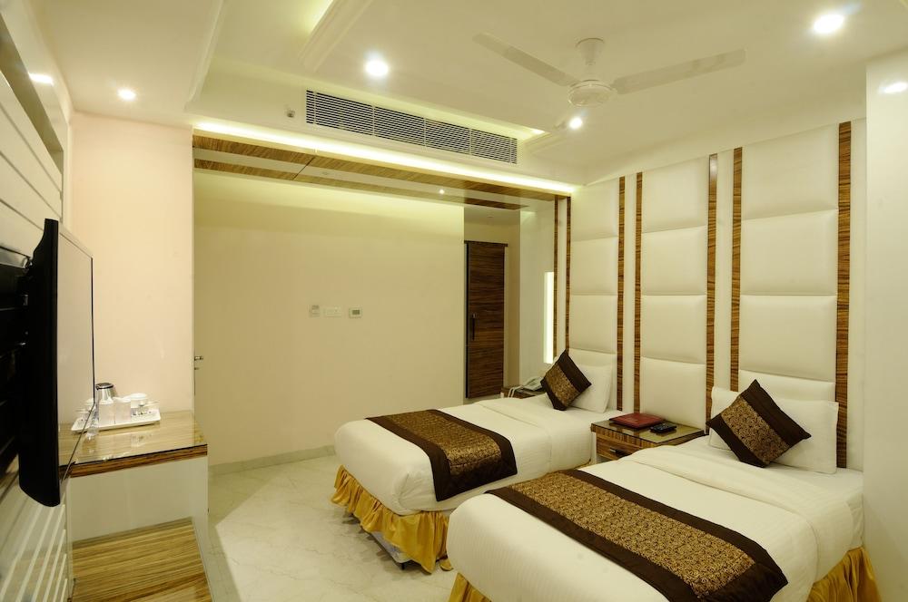 Отель Aman Continental - 2Mins From Railway Station And 5 Mins From Metro Нью-Дели Экстерьер фото