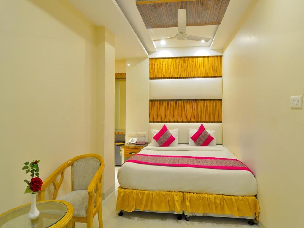 Отель Aman Continental - 2Mins From Railway Station And 5 Mins From Metro Нью-Дели Экстерьер фото