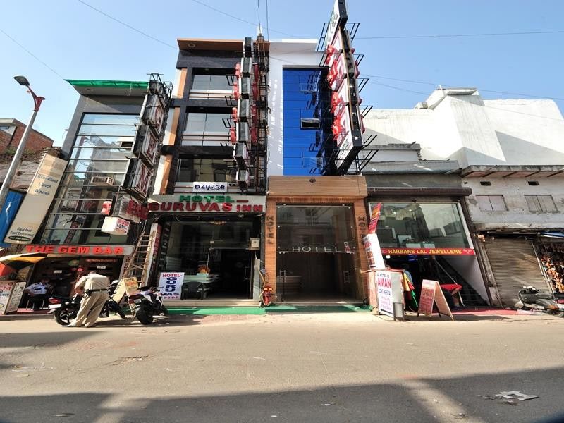 Отель Aman Continental - 2Mins From Railway Station And 5 Mins From Metro Нью-Дели Экстерьер фото