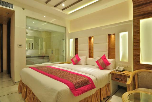 Отель Aman Continental - 2Mins From Railway Station And 5 Mins From Metro Нью-Дели Экстерьер фото